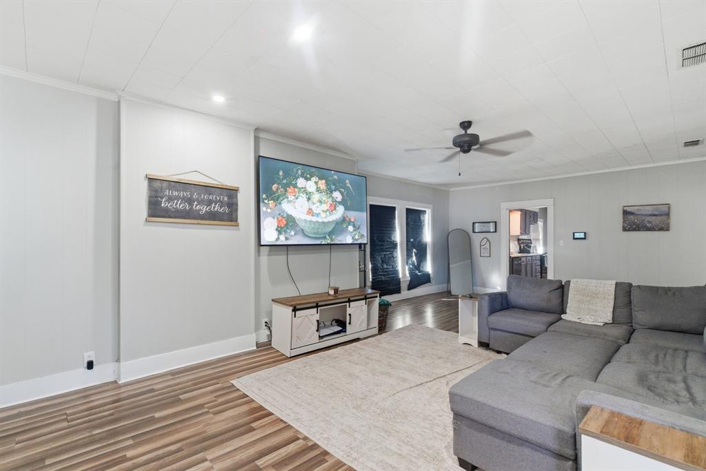 1317 4th Street Property Photo 3
