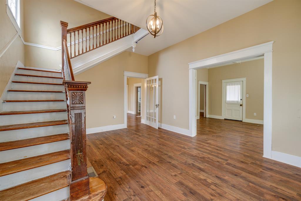720 W Pecan Street Property Photo 4