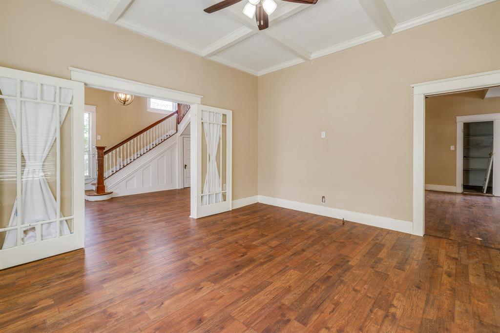 720 W Pecan Street Property Photo 6