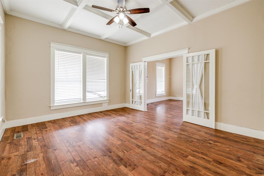 720 W Pecan Street Property Photo 8