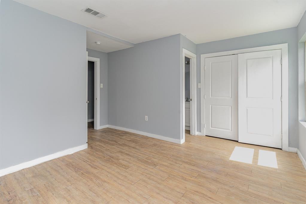 4621 Owenwood Avenue Property Photo 4
