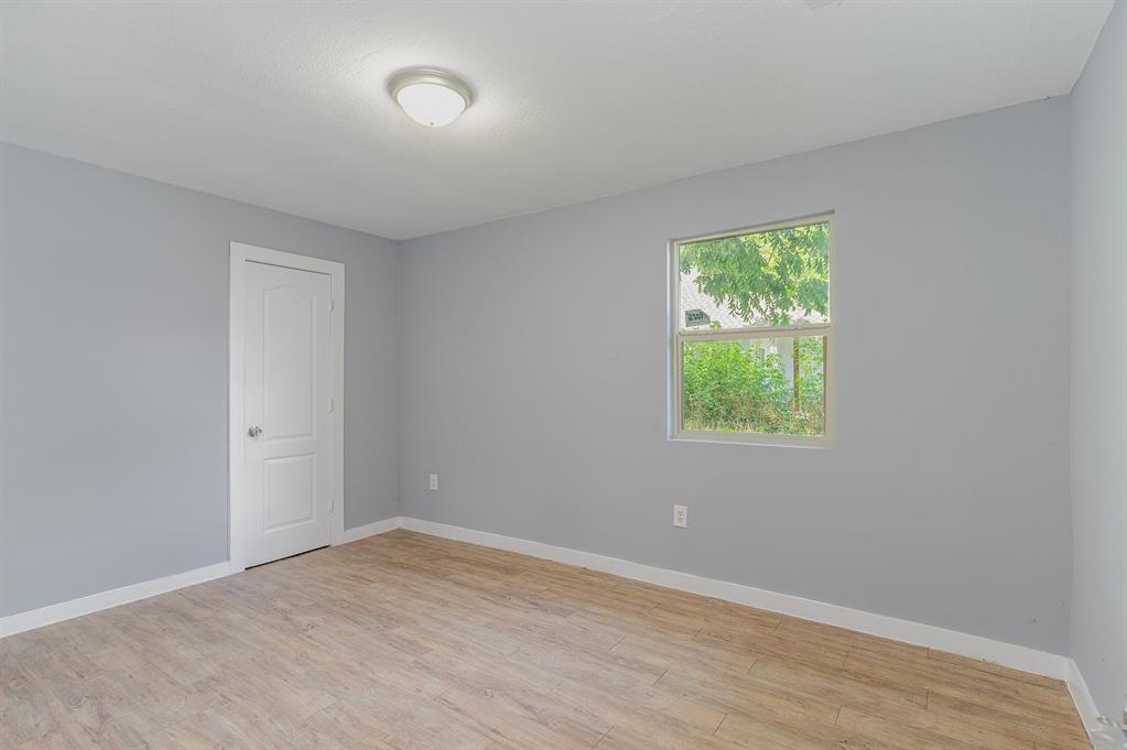 4621 Owenwood Avenue Property Photo 6