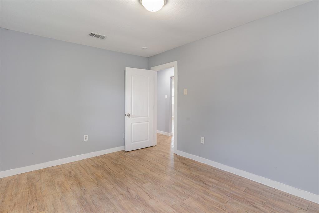4621 Owenwood Avenue Property Photo 7