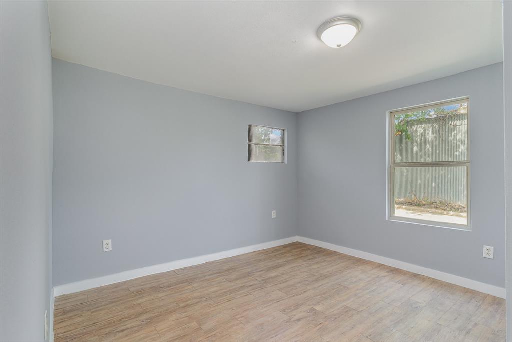 4621 Owenwood Avenue Property Photo 8