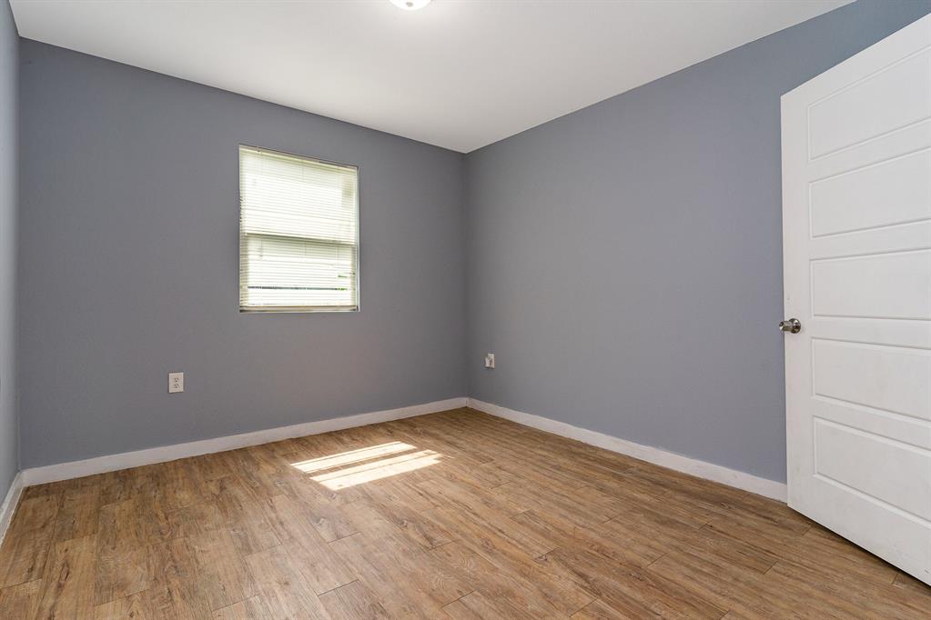 4621 Owenwood Avenue Property Photo 9