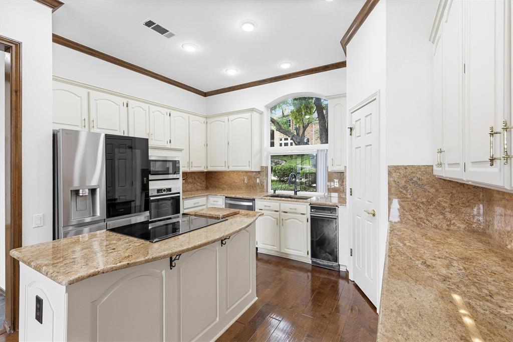 1003 N Wiltshire Drive Property Photo 8