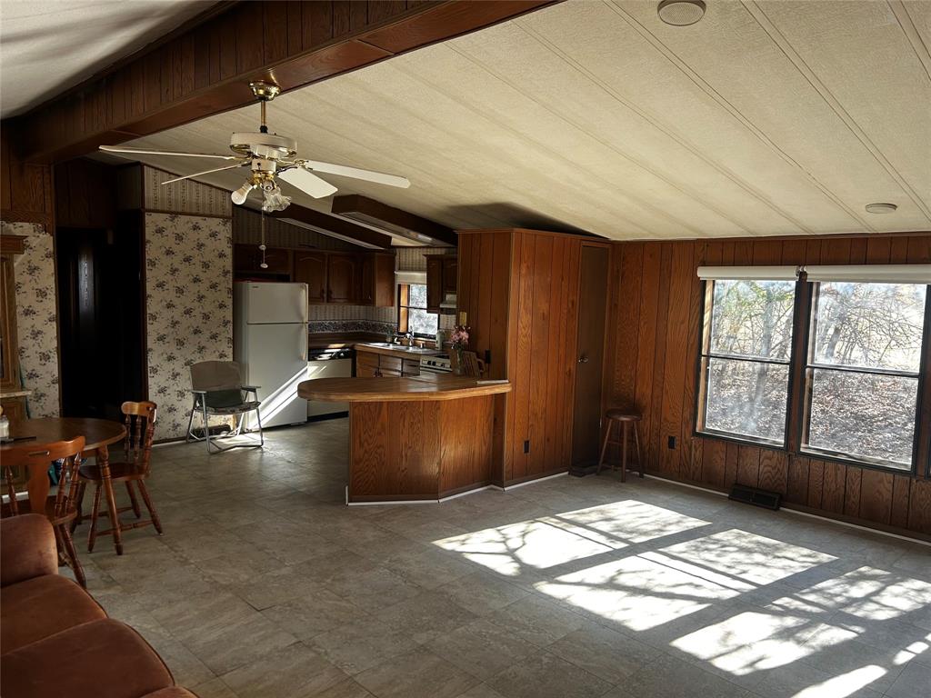 194 Lakeview Property Photo 15