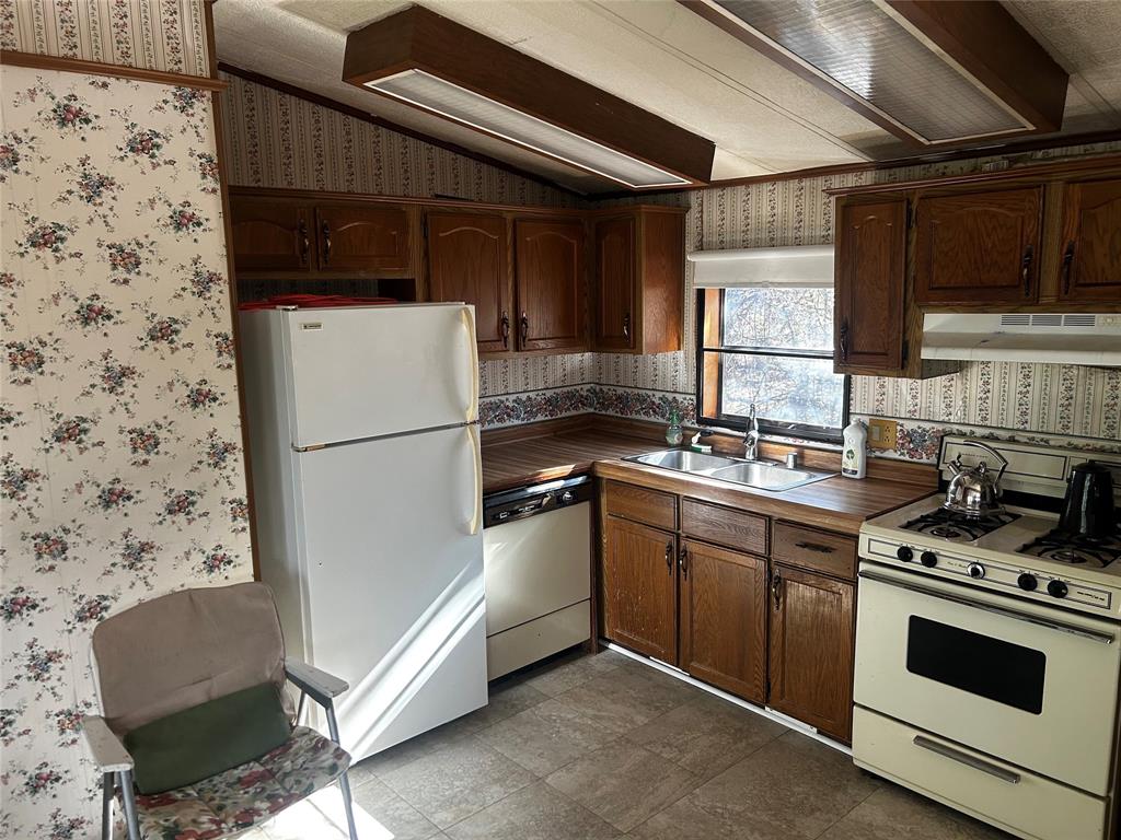 194 Lakeview Property Photo 18