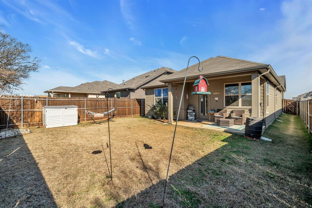 912 Crockett Street Property Photo 2