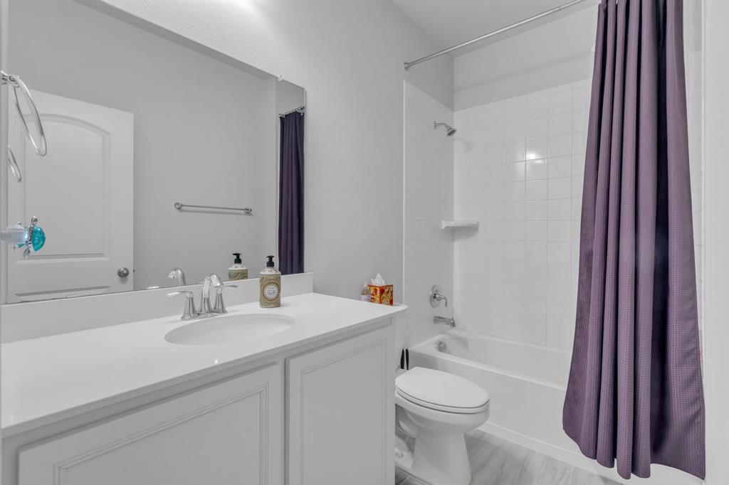 912 Crockett Street Property Photo 24