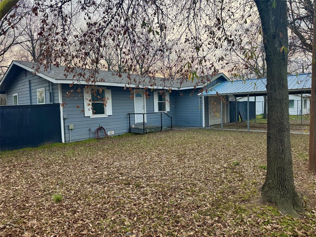 511 W Redwood Property Photo 2