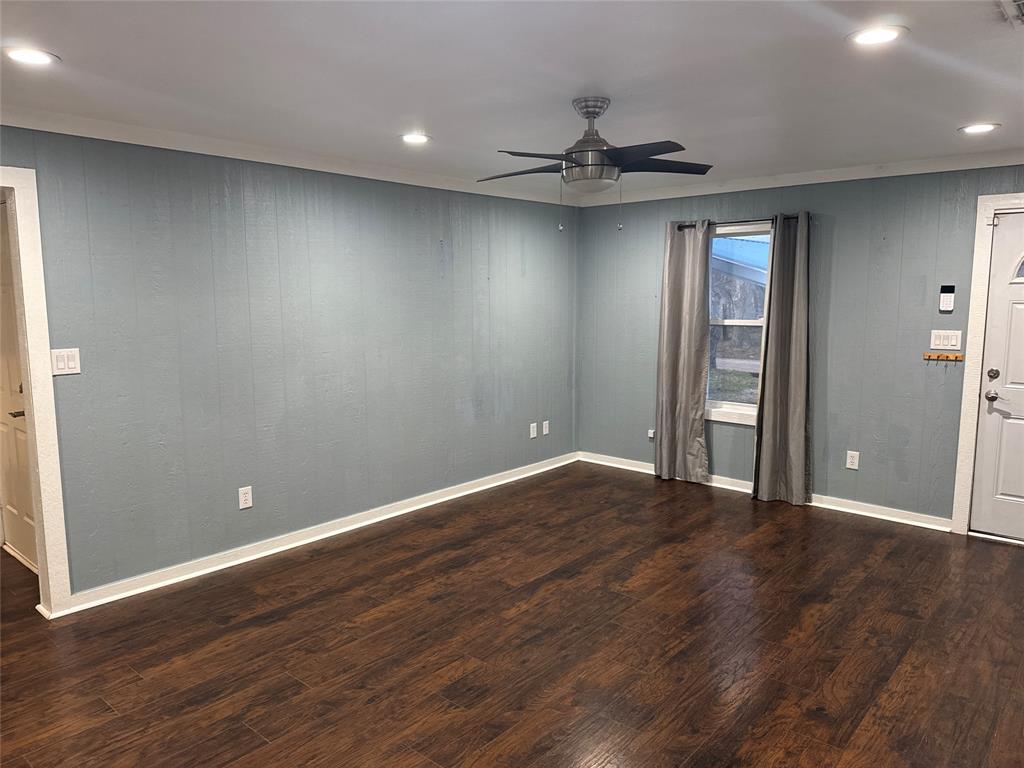 511 W Redwood Property Photo 6