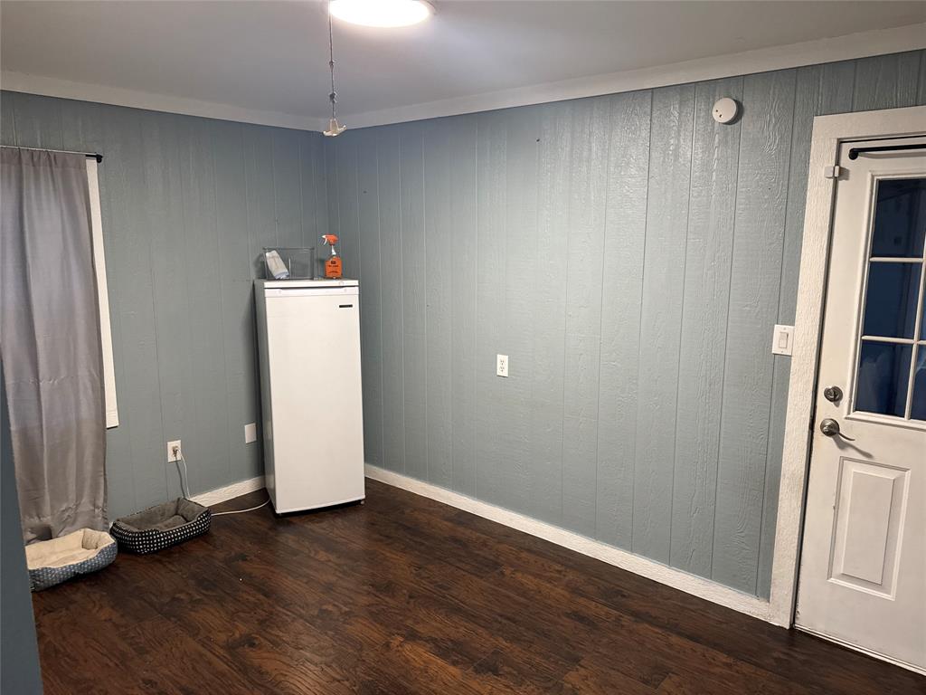 511 W Redwood Property Photo 9