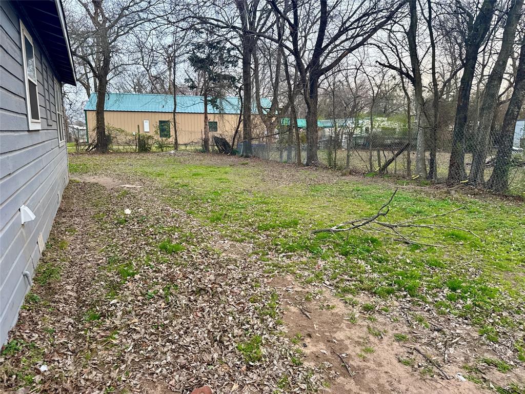 511 W Redwood Property Photo 18