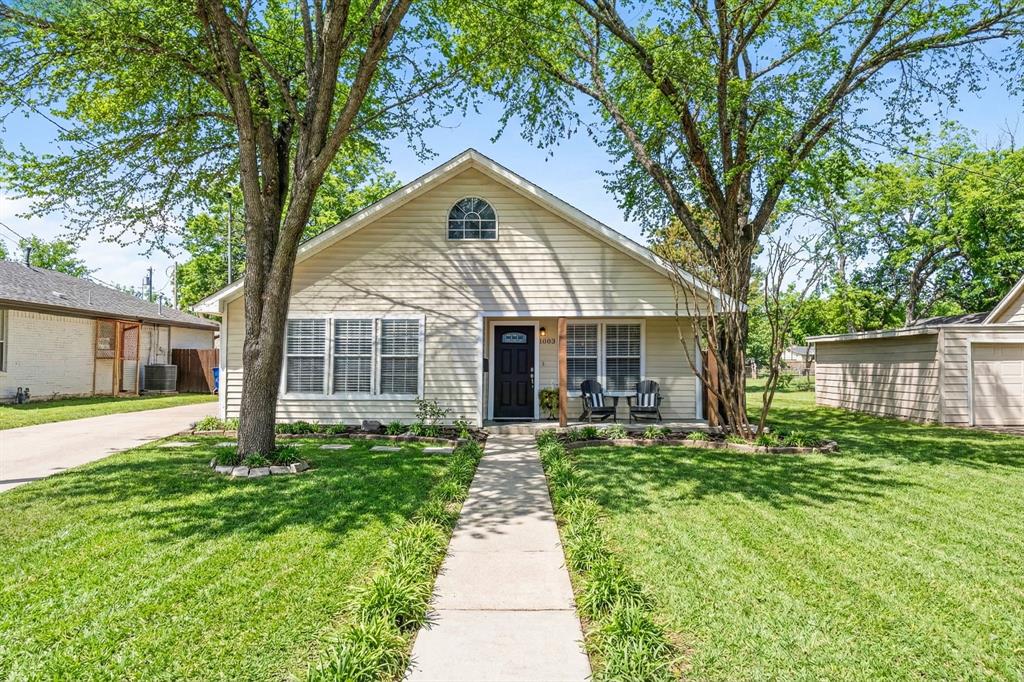1003 Oak Street Property Photo 1
