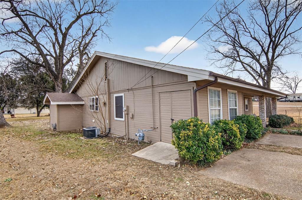 135 Lakeview Drive Property Photo 3
