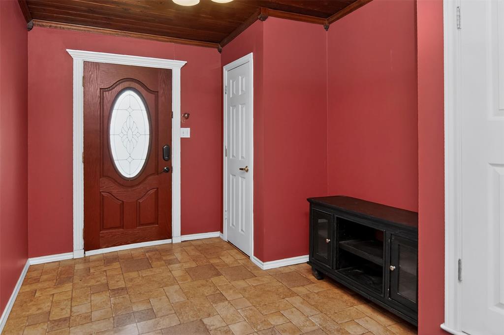 135 Lakeview Drive Property Photo 5