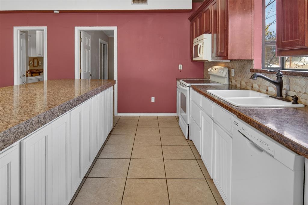 135 Lakeview Drive Property Photo 9
