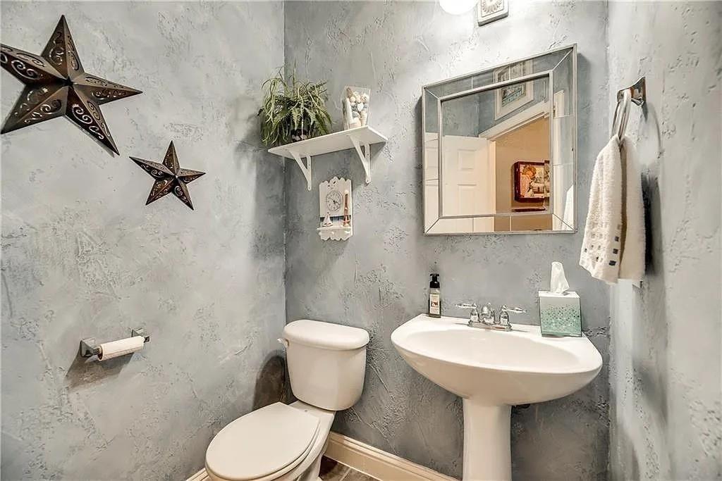 2703 Waterway Drive Property Photo 8