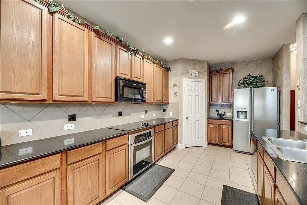 2703 Waterway Drive Property Photo 10