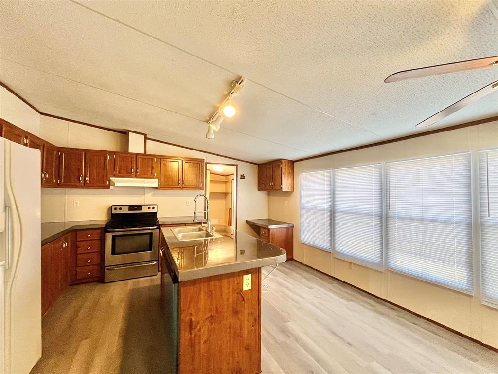 258 Pr 2698 Property Photo 6