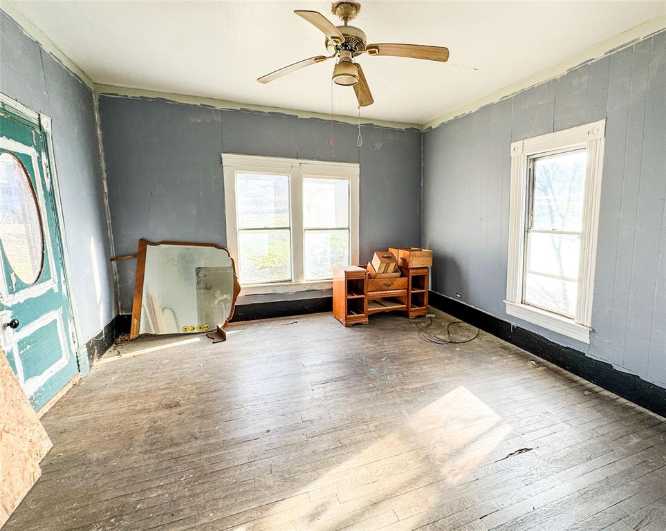 306 W 3rd Street Property Photo 14