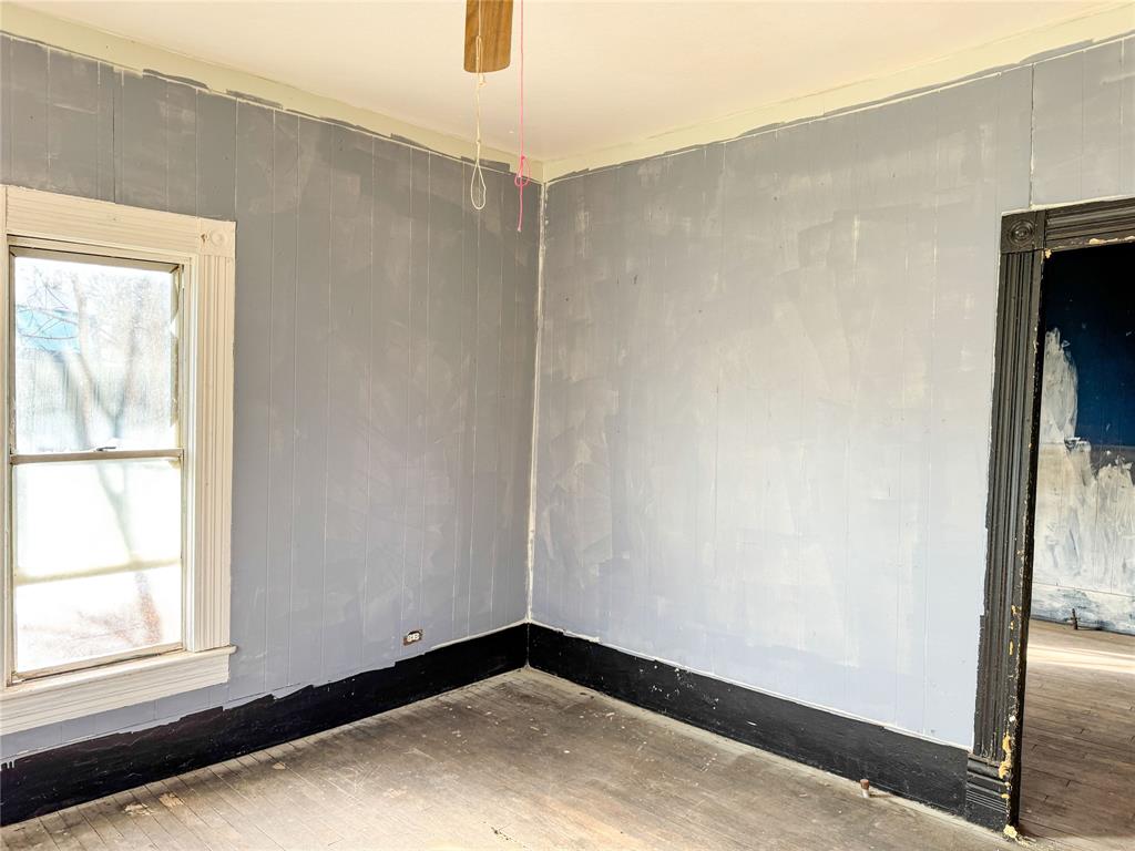 306 W 3rd Street Property Photo 16