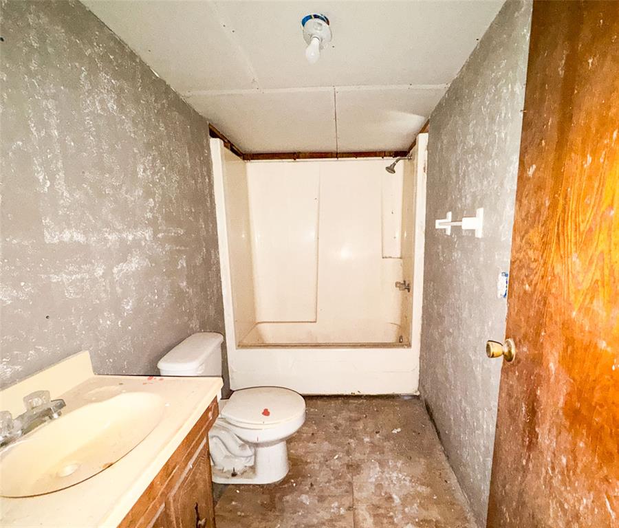 306 W 3rd Street Property Photo 21