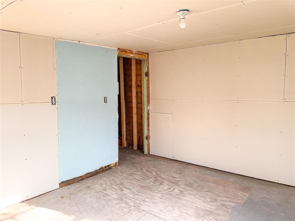 306 W 3rd Street Property Photo 26