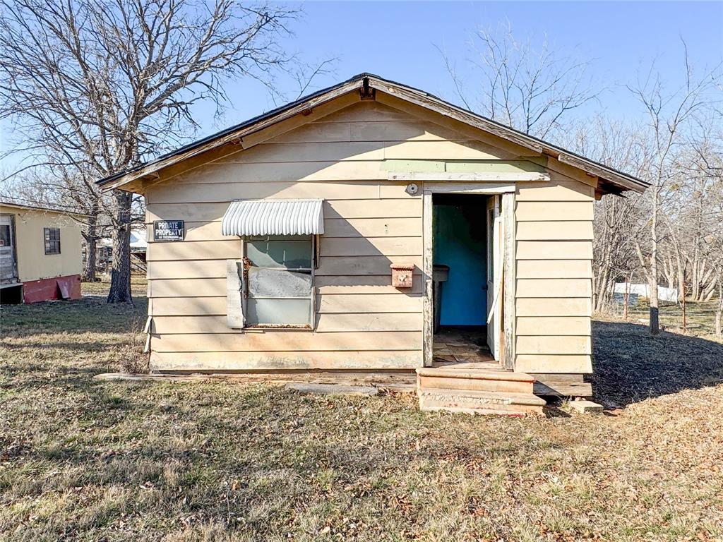 306 W 3rd Street Property Photo 28