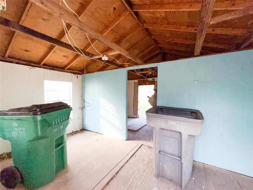 306 W 3rd Street Property Photo 30