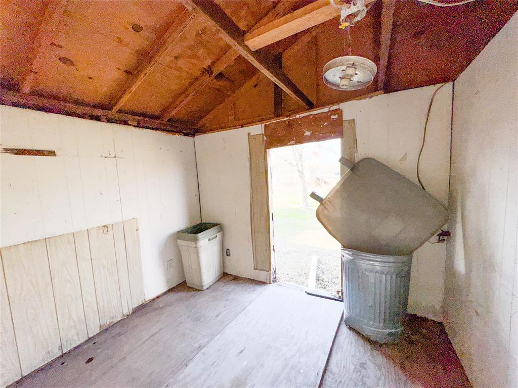 306 W 3rd Street Property Photo 31