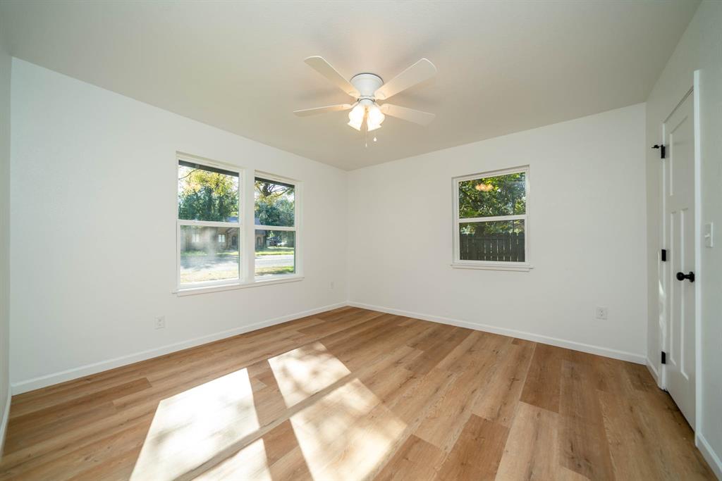 607 N Pacific Street Property Photo 9