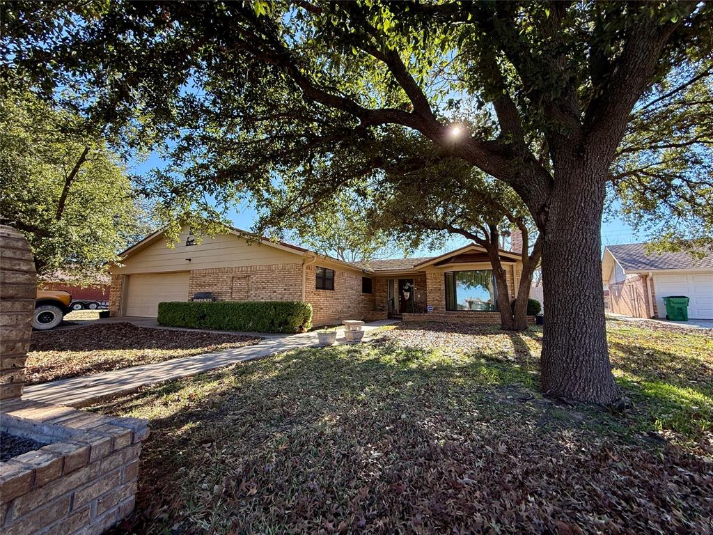 1401 W Hill Lane Property Photo 1