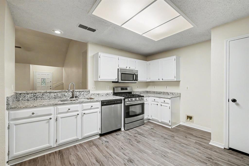 1046 Colony Street Property Photo 6