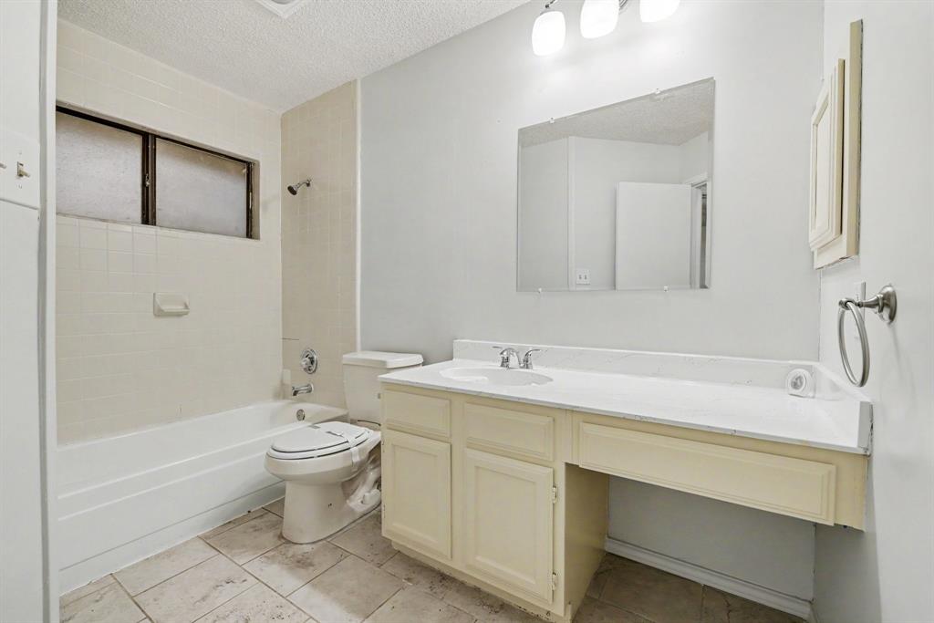 1046 Colony Street Property Photo 12