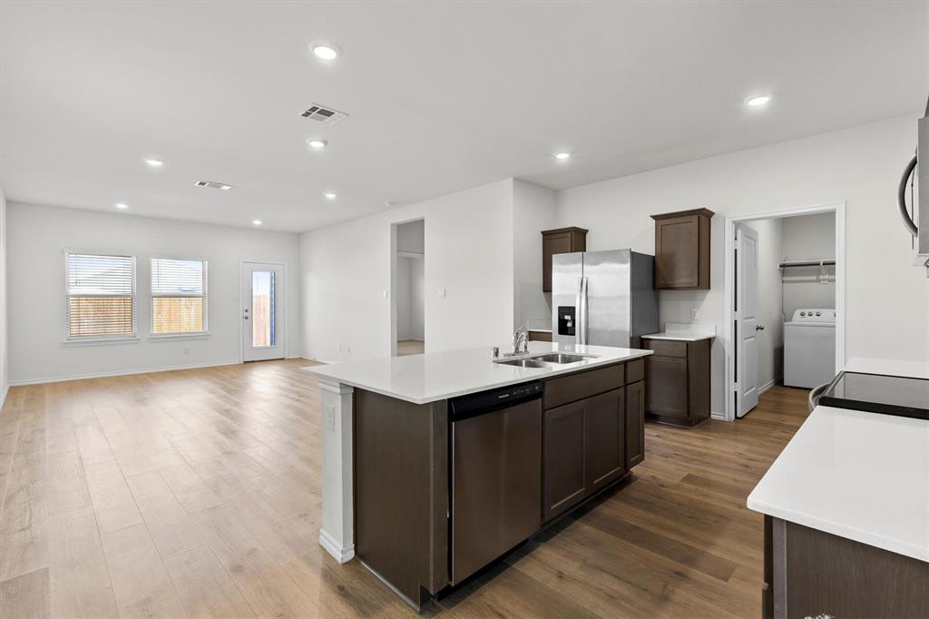 809 Trough Street Property Photo 4