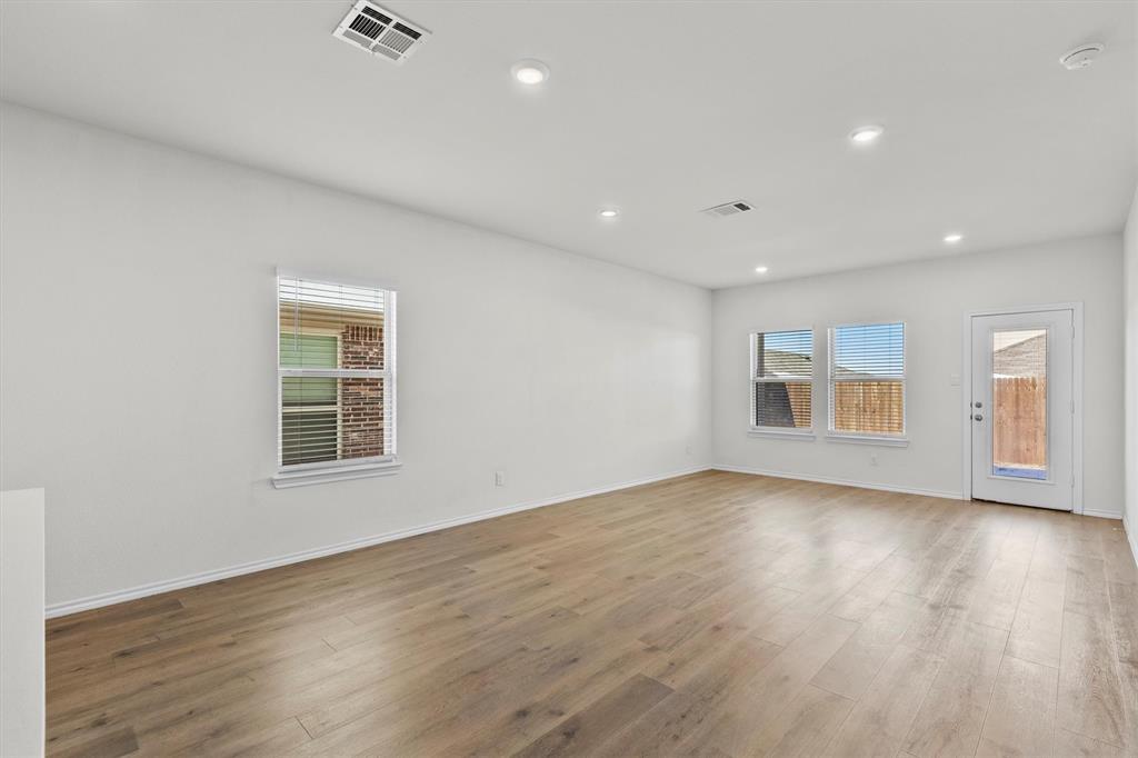 809 Trough Street Property Photo 6