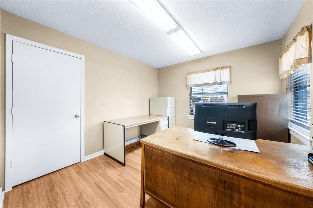200 E Russell Avenue Property Photo 16
