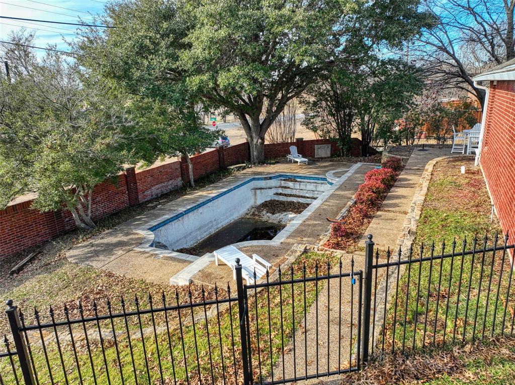 6521 Lynch Lane Property Photo 10