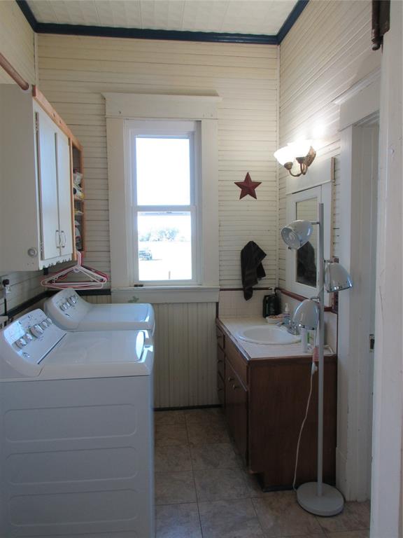 607 S First Street Property Photo 13