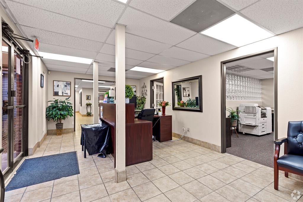1701 N Hampton Road Property Photo 8