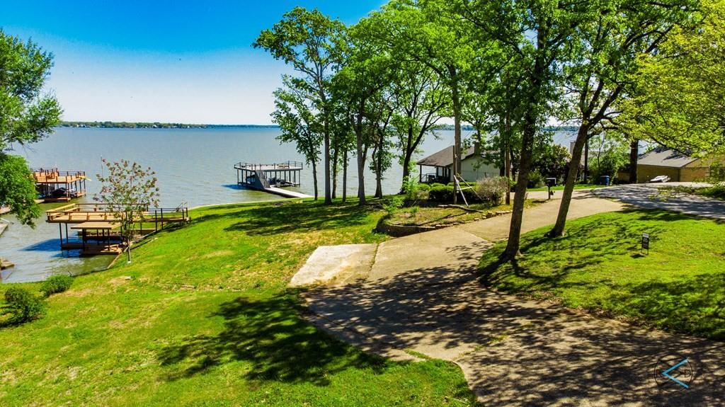 433 Winding Shore Drive Property Photo 2