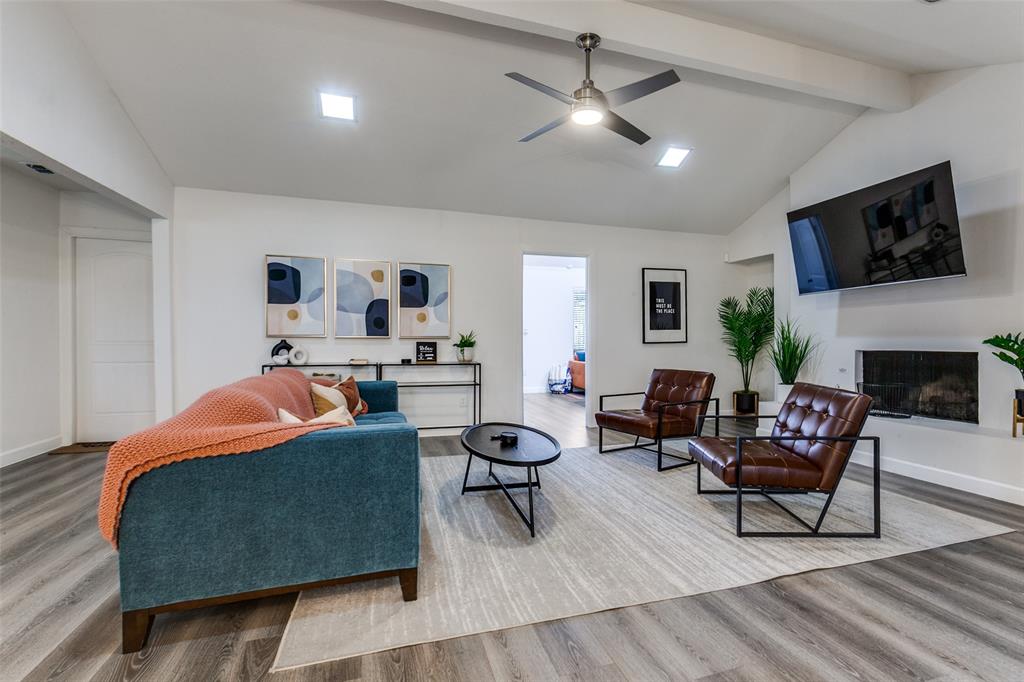 2901 Regal Road Property Photo 4