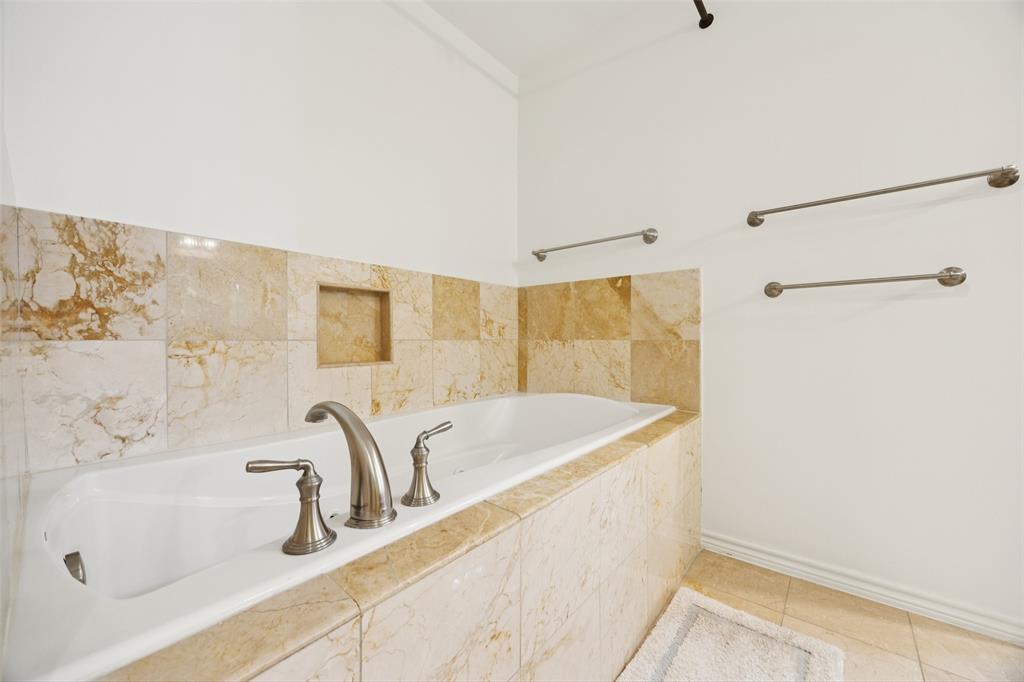 5909 Luther Lane 800 Property Photo 12