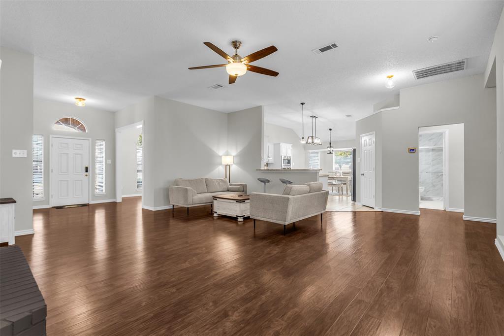 308 Glen Ridge Drive Property Photo 4