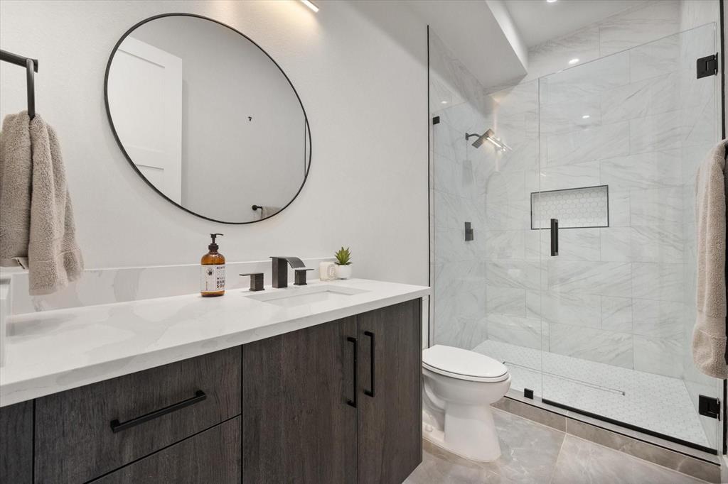 4029 Ivanhoe Lane Property Photo 12