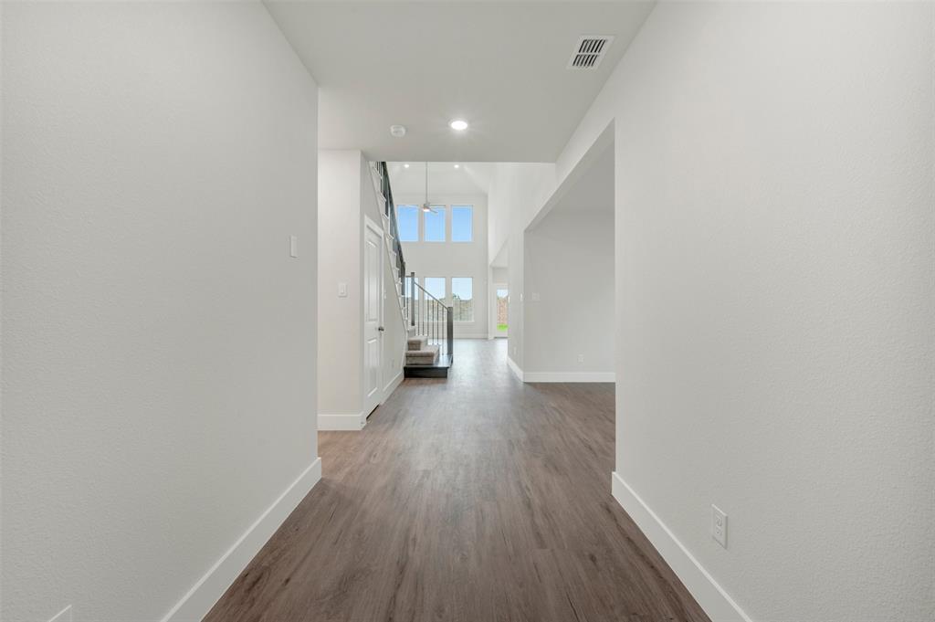 1116 Hitching Post Way Property Photo 6