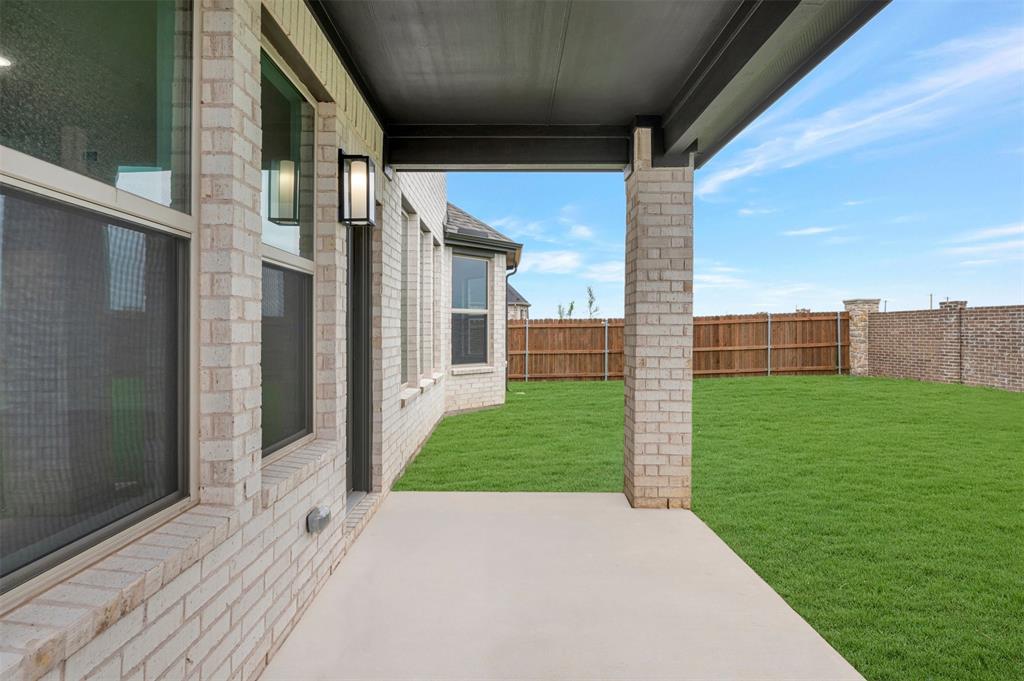 1116 Hitching Post Way Property Photo 37