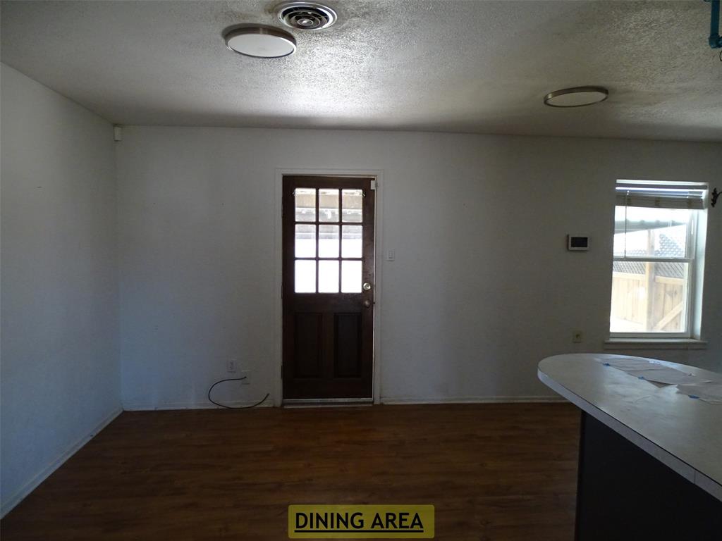 908 Brookside Street Property Photo 5